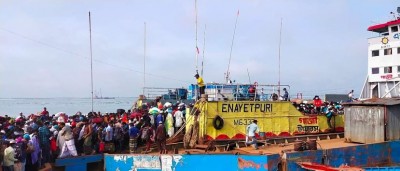 লকডাউনেও শিমুলিয়া ঘাটে মানুষের জনস্রোত  