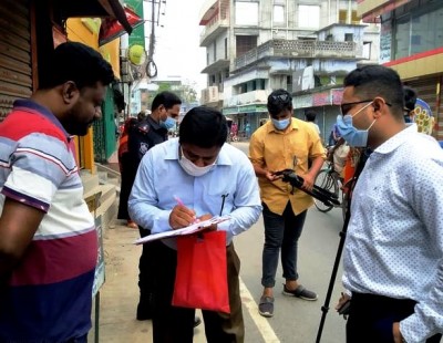 মেহেরপুরে মাস্ক ব্যবহার না করায় ৩ ব্যবসায়ীসহ ২ পথচারীকে জরিমানা 