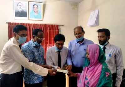 মেহেরপুর জেলা আইনজীবী সমিতির আর্থিক অনুদান প্রদান মেহেরপুর জেলা আইনজীবী সমিতির আর্থিক অনুদান প্রদান