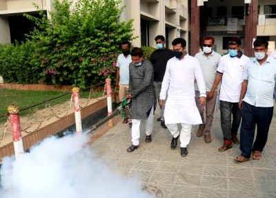 মেহেরপুর পৌরসভার মশক নিধন কার্যক্রম করোনার দ্বিতীয় ধাপেও থেমে নেই