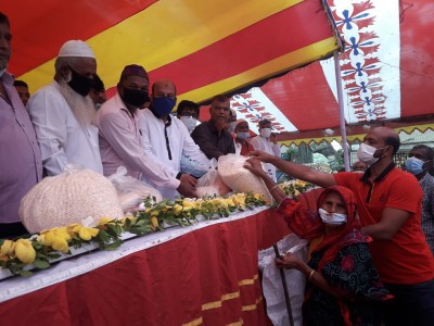 লৌহজংয়ে ১৫ শ পরিবারের মাঝে ইফতার সামগ্রী বিতরন 