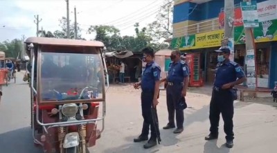 মাদারীপুরে কমেছে জনসমাগম-যানবাহন, বেড়েছে প্রশাসনিক তৎপরতা মাদারীপুরে কমেছে জনসমাগম-যানবাহন, বেড়েছে প্রশাসনিক তৎপরতা