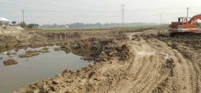 লকডাউনের সুযোগে সিরাজদিখান খিদিরপুর ফসলি জমির মাটি যাচ্ছে ইটভাটায় লকডাউনের সুযোগে সিরাজদিখান খিদিরপুর ফসলি জমির মাটি যাচ্ছে ইটভাটায়