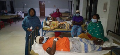 সিরাজদিখানে মাছ ধরতে বাধা দেয়ায় একই পরিবারের আটজনকে পিটিয়ে জখম