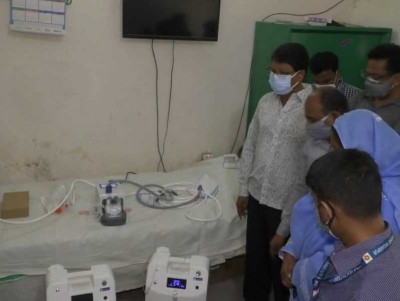 মাদারীপুরের ৪ হাসপাতালে হাইফ্লোনেজাল ক্যানোলাসহ জরুরী চিকিৎসা সামগ্রী বিতরন