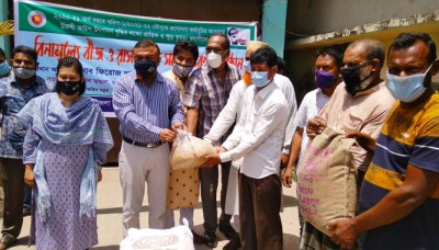 শিবগঞ্জে প্রান্তিক কৃষকদের মাঝে বিনামূল্যে বীজ ও রাসায়নিক সার বিতরণ 