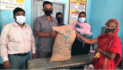 শিবগঞ্জ ইউনিয়নে উপকারভোগীদের মাঝে ভিজিডি'র চাল বিতরণ শিবগঞ্জ ইউনিয়নে উপকারভোগীদের মাঝে ভিজিডি'র চাল বিতরণ