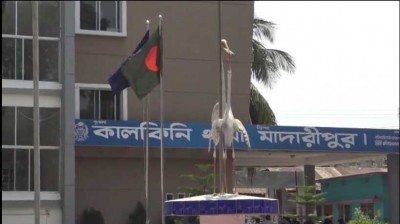 মাদারীপুরে পরকীয়ার জেরে বাবা হাতে ছেলে খুন মাদারীপুরে পরকীয়ার জেরে বাবা হাতে ছেলে খুন