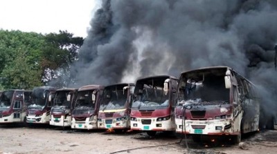 নবাবগঞ্জে বাস ডিপোতে আগুন, ভস্মীভূত কয়েকটি বাস- দোকান নবাবগঞ্জে বাস ডিপোতে আগুন, ভস্মীভূত কয়েকটি বাস- দোকান