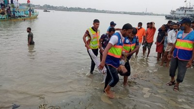 শিবচরে বাল্কহেড ও স্পিডবোট সংঘর্ষ, নিহতের সংখ্যা বেড়ে ২৫ শিবচরে বাল্কহেড ও স্পিডবোট সংঘর্ষ, নিহতের সংখ্যা বেড়ে ২৫