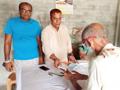 ঈদুল ফিতর উপলক্ষে শ্রীনগরে আর্থিক সহায়তা ঈদুল ফিতর উপলক্ষে শ্রীনগরে আর্থিক সহায়তা