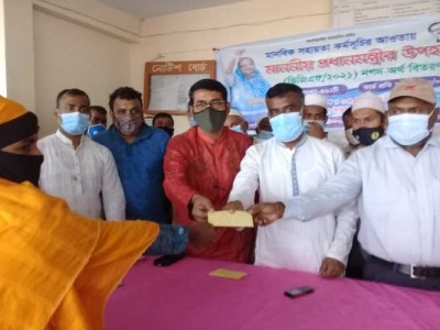 শ্রীনগরের কুকুটিয়ায় প্রধানমন্ত্রীর মানবিক সহায়তা প্রদান