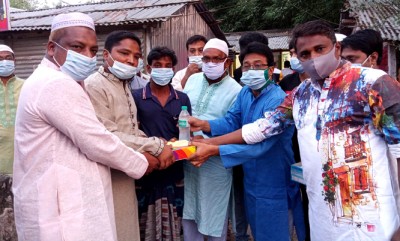 মেহেরপুরে ইটভাঙ্গা মালিক সমিতির উদ্যোগে ইফতার ও মাস্ক বিতরণ