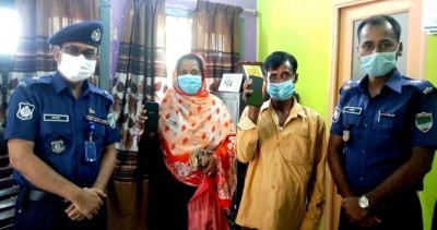 মেহেরপুরে পুলিশের সহযোগতিায় হারানো মোবাইল ফোন উদ্ধার 