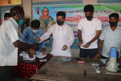 মেহেরপুরে প্রধানমন্ত্রীর বিশেষ তহবিল থেকে নগদ অর্থ বিতরণ