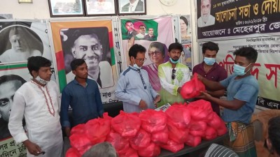 মেহেরপুরে ছাত্রদলের উদ্যোগে ত্রানসামগ্রী বিতরণ