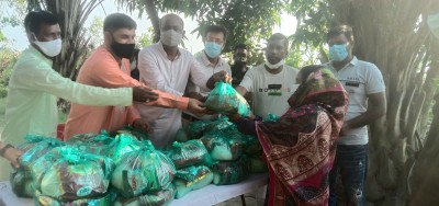 লৌহজংয়ে বাংলাদেশ মানবাধিকার কমিশনের ঈদ সামগ্রী বিতরন 