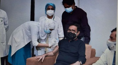করোনা ভ্যাকসিনের দ্বিতীয় ডোজ নিলেন ওবায়দুল কাদের