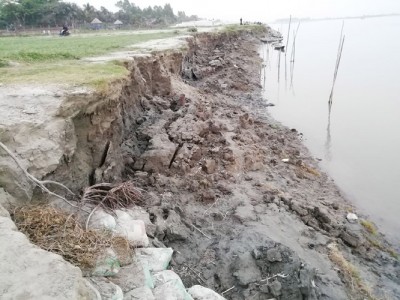 ইয়াসের প্রভাবে লৌহজংয়ে পদ্মার ভাঙ্গনে দিশেহারা নদী তীরবর্তি মানুষ