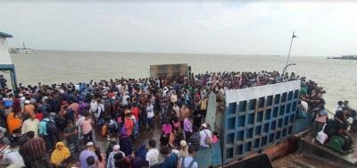 শিমুলিয়া-বাংলাবাজার ফেরিসহ সকল নৌযান পারাপার বন্ধ পারের অপেক্ষায় শতশত যানবাহন শিমুলিয়া-বাংলাবাজার ফেরিসহ সকল নৌযান পারাপার বন্ধ পারের অপেক্ষায় শতশত যানবাহন