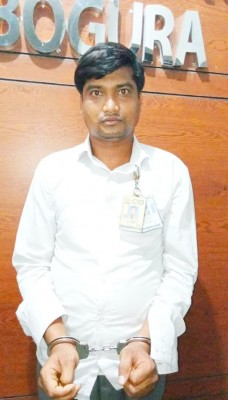 শিবগঞ্জে থানা পুলিশের হাতে ভুয়া সিআইডি অফিসার গ্রেফতার শিবগঞ্জে থানা পুলিশের হাতে ভুয়া সিআইডি অফিসার গ্রেফতার