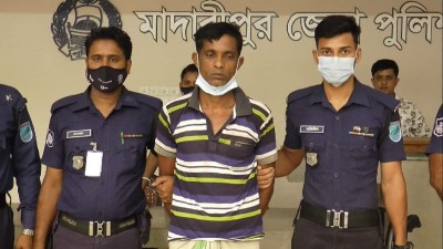 রাজৈরে ভ্যানচালককে কুপিয়ে হত্যা মামলায় তিনজন গ্রেফতার রাজৈরে ভ্যানচালককে কুপিয়ে হত্যা মামলায় তিনজন গ্রেফতার