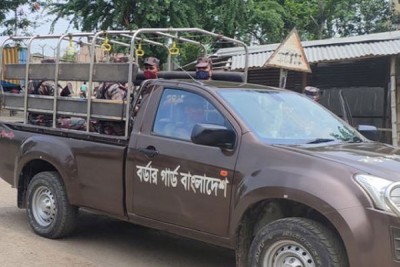 ভারতীয় ভ্যারিয়েন্ট রোধে বেনাপোল স্থলবন্দরে অতিরিক্ত বিজিবি মোতায়েন ভারতীয় ভ্যারিয়েন্ট রোধে বেনাপোল স্থলবন্দরে অতিরিক্ত বিজিবি মোতায়েন