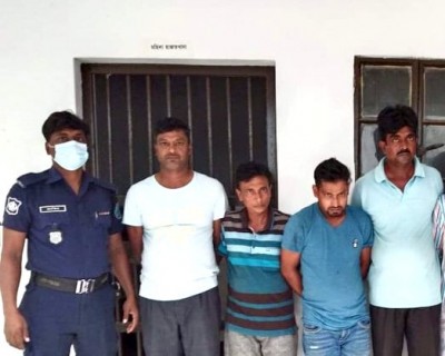 শ্রীনগরে দলিল লেখক সহ ৪ ফেন্সিডিল ব্যবসায়ীকে আদালতে প্রেরণ শ্রীনগরে দলিল লেখক সহ ৪ ফেন্সিডিল ব্যবসায়ীকে আদালতে প্রেরণ