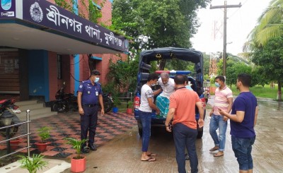 শ্রীনগরে বাবার ছুরিকাঘাতে মানসিক ভারসাম্যহীন পুত্র খুন শ্রীনগরে বাবার ছুরিকাঘাতে মানসিক ভারসাম্যহীন পুত্র খুন