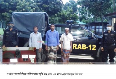 আদমদীঘিতে কষ্টিপাথরের মূর্তি ও বেদী উদ্ধার, আটক ৩