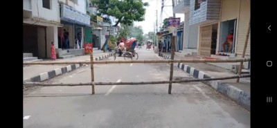 লকডাউন কার্যকর করতে মাদারীপুরে শহর ১২টি ব্যারিকেড লকডাউন কার্যকর করতে মাদারীপুরে শহর ১২টি ব্যারিকেড