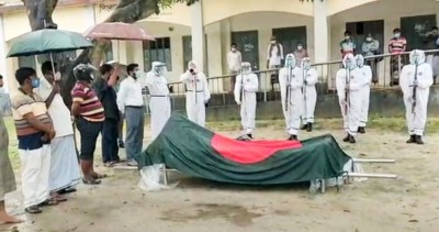 মেহেরপুরের বীর মুক্তিযোদ্ধা হায়াত আলীকে পূর্ণ রাষ্ট্রীয় মর্যাদায় দাফন মেহেরপুরের বীর মুক্তিযোদ্ধা হায়াত আলীকে পূর্ণ রাষ্ট্রীয় মর্যাদায় দাফন
