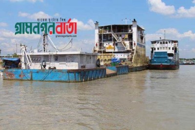 শিমুলিয়া-বাংলাবাজার নৌরুটে যাত্রী ও যানবাহন শূন্য, অলস ফেরিগুলো শিমুলিয়া-বাংলাবাজার নৌরুটে যাত্রী ও যানবাহন শূন্য, অলস ফেরিগুলো