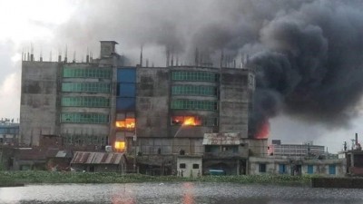 কারখানার ধ্বংসস্তূপ থেকে বের হলো ৫১ মরদেহ, আগুনও নিয়ন্ত্রণে আসেনি কারখানার ধ্বংসস্তূপ থেকে বের হলো ৫১ মরদেহ, আগুনও নিয়ন্ত্রণে আসেনি