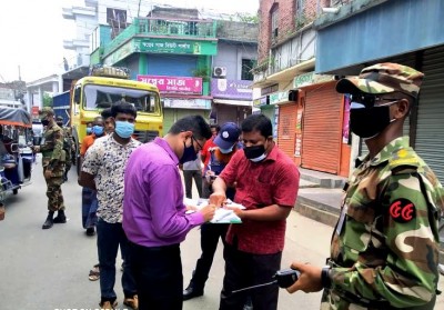 মেহেরপুরে সরকারি বিধি নিষেধ অমান্য করার অপরাধে ভ্রাম্যমাণ আদালতের জরিমানা মেহেরপুরে সরকারি বিধি নিষেধ অমান্য করার অপরাধে ভ্রাম্যমাণ আদালতের জরিমানা