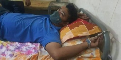 হঠাৎ শ্বাসকষ্ট, হাসপাতালে নেওয়া হলো আটক সাংবাদিক তানুকে হঠাৎ শ্বাসকষ্ট, হাসপাতালে নেওয়া হলো আটক সাংবাদিক তানুকে