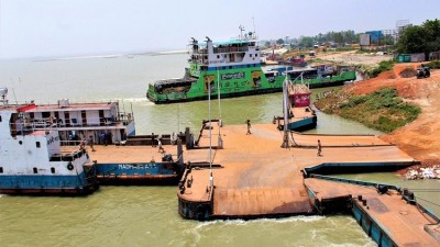 বাংলাবাজার ঘাটে কঠোর অবস্থানে কর্তৃপক্ষ, মোতায়েনেও অতিরিক্ত পুলিশ বাংলাবাজার ঘাটে কঠোর অবস্থানে কর্তৃপক্ষ, মোতায়েনেও অতিরিক্ত পুলিশ