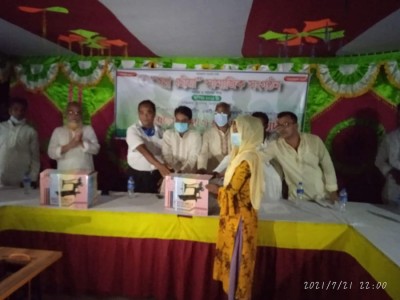 কাউনিয়ায় স্বপ্ন ছোঁয়া সামাজিক সংগঠনের আলোচনা সভা ও সেলাই মেশিন বিতরণ