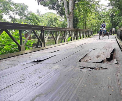 বাগেরহাটে ১৪ বেইলি ব্রিজের বেহাল দশা, ঘটছে দুর্ঘটনা বাগেরহাটে ১৪ বেইলি ব্রিজের বেহাল দশা, ঘটছে দুর্ঘটনা