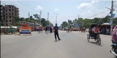 মাদারীপুরে বেড়েছে ছোট যানবাহন ও মানুষের যাতায়াত মাদারীপুরে বেড়েছে ছোট যানবাহন ও মানুষের যাতায়াত