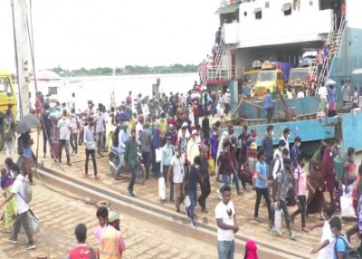 শিমুলীয়া-বাংলাবাজার রুটে ঢাকামুখী যাত্রীর সাথে বেড়েছে দক্ষিনাঞ্চলমুখী যাত্রী চাপ  
