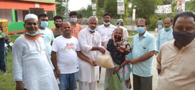 শেখ কামালের জন্মবার্ষিকীতে সিরাজদিখান মধ্যপাড়ায় বৃক্ষরোপণ ও ত্রান বিতরণ শেখ কামালের জন্মবার্ষিকীতে সিরাজদিখান মধ্যপাড়ায় বৃক্ষরোপণ ও ত্রান বিতরণ