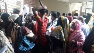 লৌহজংয়ে টিকা প্রদানে হট্টগোল নার্স সহ স্বাস্থ্যকর্মী অবরুদ্ব লৌহজংয়ে টিকা প্রদানে হট্টগোল নার্স সহ স্বাস্থ্যকর্মী অবরুদ্ব