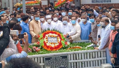 'দিজ গর্ভামেন্ট হেজ ফেইল্ড টোট্যালি টু ম্যানেজ করোনা'