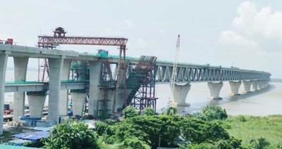 বসছে শেষ স্লাব, আজ পূর্ণাঙ্গ রূপ পাবে পদ্মা সেতুর সড়কপথ বসছে শেষ স্লাব, আজ পূর্ণাঙ্গ রূপ পাবে পদ্মা সেতুর সড়কপথ