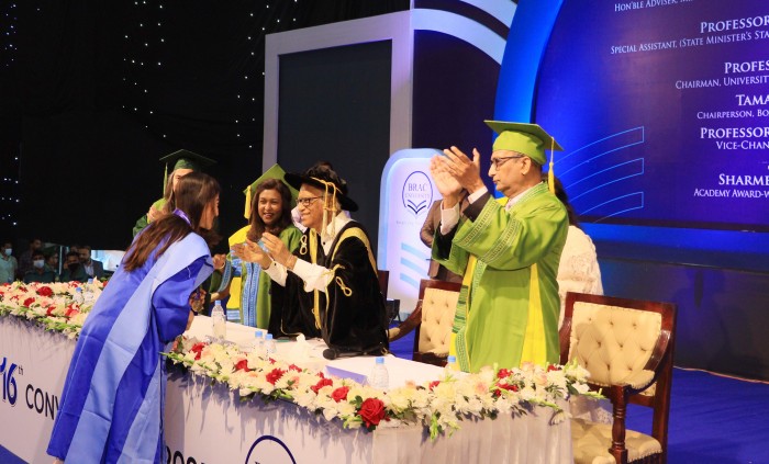 মঙ্গলবার, ২৫শে ফেব্রুয়ারি ২০২৫ ঢাকার পূর্বাচলে অবস্থিত বাংলাদেশ-চায়না ফ্রেন্ডশিপ এক্সিবিশন সেন্টারে ব্র্যাক ইউনিভার্সিটির ১৬তম সমাবর্তন অনুষ্ঠান অনুষ্ঠিত