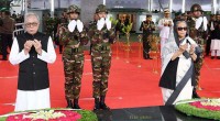 জাতির পিতা বঙ্গবন্ধুর প্রতিকৃতিতে রাষ্ট্রপতি-প্রধানমন্ত্রীর শ্রদ্ধা জাতির পিতা বঙ্গবন্ধুর প্রতিকৃতিতে রাষ্ট্রপতি-প্রধানমন্ত্রীর শ্রদ্ধা