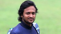 রাতেই দেশে ফিরছেন সাকিব আল হাসান রাতেই দেশে ফিরছেন সাকিব আল হাসান
