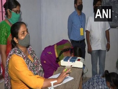 পশ্চিমবঙ্গের বিধানসভা নির্বাচনে প্রথম দফায় ভোট গ্রহণ শুরু পশ্চিমবঙ্গের বিধানসভা নির্বাচনে প্রথম দফায় ভোট গ্রহণ শুরু
