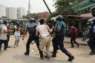 ‘ভাসানী অনুসারী পরিষদ’র সমাবেশ থেকে পুলিশ হেফাজতে কয়েকজন ‘ভাসানী অনুসারী পরিষদ’র সমাবেশ থেকে পুলিশ হেফাজতে কয়েকজন